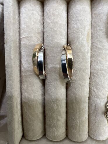 перстень золото: Очень красивые молодежные золотые сережки. Комбинация желтого и белого