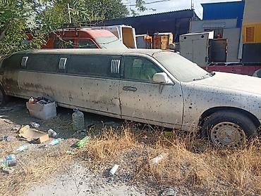 жили: Lincoln Town Car: 2000 г., 4.6 л, Автомат, Бензин, Лимузин — 9