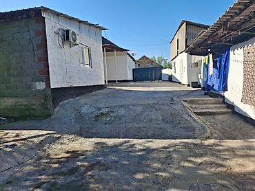 Продажа зданий: 1000 м² — 5