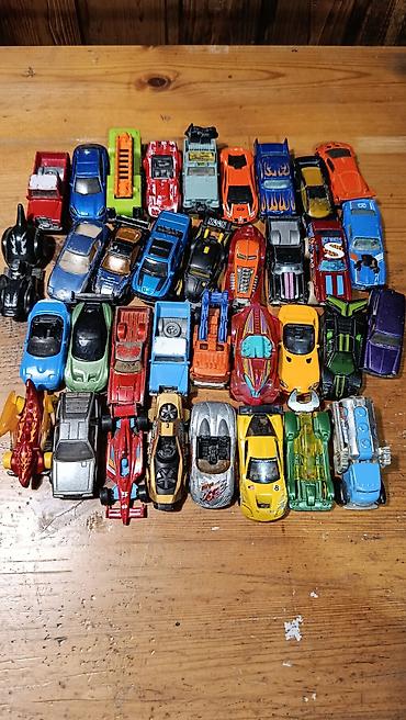 Искусство и коллекционирование: Коллекция машинок hot wheels есть модели машинок 1998 г есть также — 1