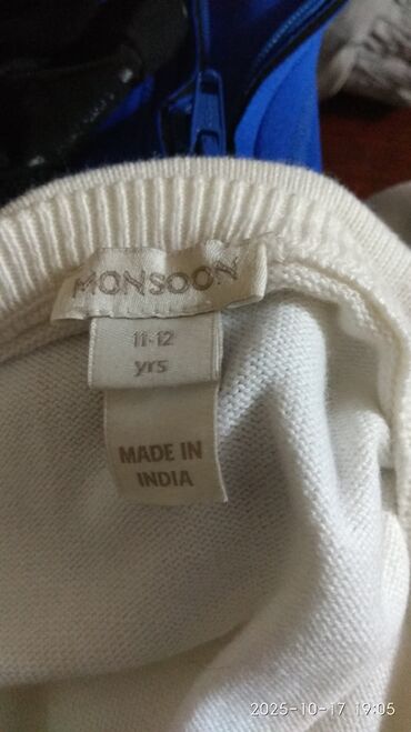 Kardiqanlar, jaketlər: - Qız uşağı üçün ağ kardiqan - Brend: Monsoon - Etiket ölçüsü: 11–12 — 2