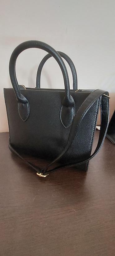 louis vuitton replike: Michael Kors ženska torba – crna, kožna, sa zlatnim detaljima - — 3