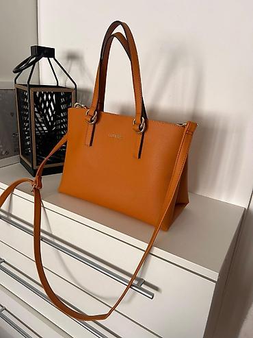 torba za posao: Guess ženska torba – model sa dvostrukim ručkama i dugim kaišem za — 1