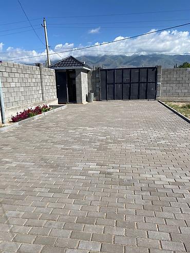 Продажа коттеджей и домов: Продается дом в селе Чон-сарыой дом расположен со стороны озера, до — 4