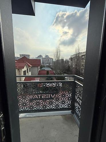 сдаю кв кызыл аскер: 4 комнаты, 135 м², 7 мкр Элитка, 3 этаж, ПСО (под самоотделку) — 8