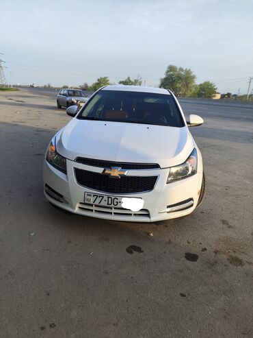 1 otaqlı mənzillər: Chevrolet Cruze: 1.4 l | 2014 il | 220000 km Sedan