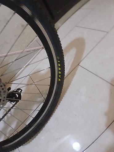 bmx gtr 334: Şəhər və off-road gəzintiləri üçün praktik velosiped - Rəng: ağ — 2