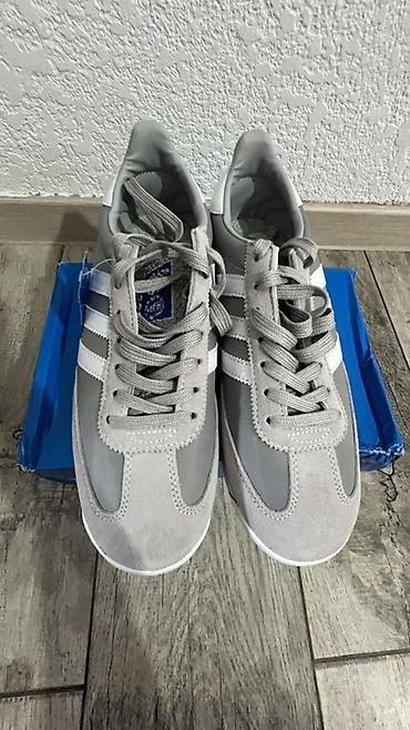шлепанцы adidas: Adidas SL 72 — классические кроссовки из линейки Originals. - Модель — 2