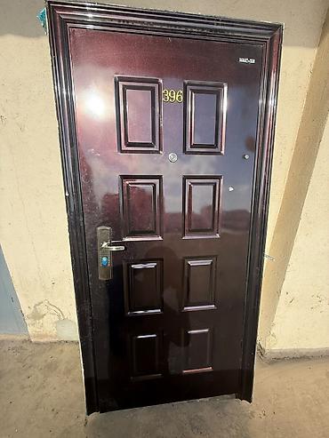 Seyf qapı 150₼
 Ölçü 95 sm eni hün 2.10 ünvan 9 mkr Zəhra04. ⁵⁵⁵⁵