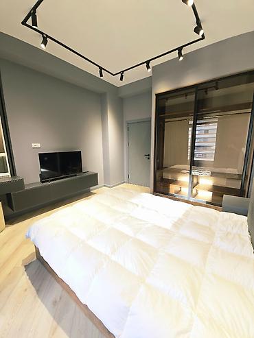 berdə: Ağ Şəhərdə studio tipli 2 otaqlı mənzil kirayə verilir. - Ümumi sahə — 9