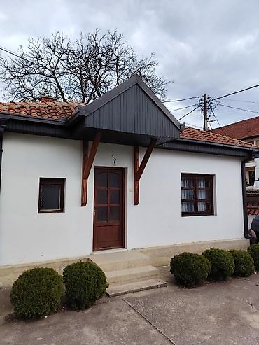 Kuća na dan: Jednosoban prizemni apartman/kućica sa dvorištem u samo centru grada u — 1