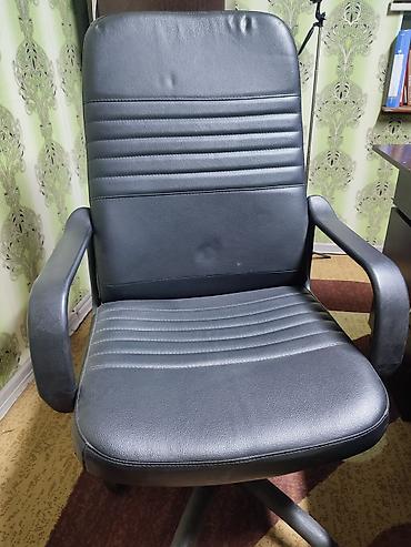Офисные кресла: Офисное кресло, Б/у, С колесиками, цвет - Коричневый, Самовывоз, Бесплатная доставка, Платная доставка — 8