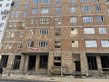 Коммерциялык кыймылсыз мүлктү ижарага берүү: Сдается коммерческое помещение на первом этаже кирпичного дома. Улица — 2