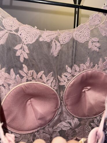 Haljine: Elegantna haljina u puder‑roze boji - Kroj: kratka A‑linija, raskošan — 5