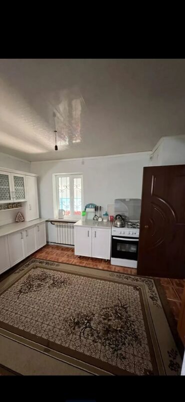 долгосрочная аренда домов в алматы без посредников: 70 м², 4 комнаты, Парковка, Сарай, Забор, огорожен