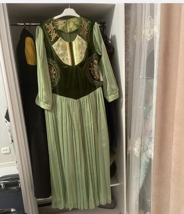 зеленое платье: Вечернее платье, Длинная модель, Шелк, С рукавами, XL (EU 42)