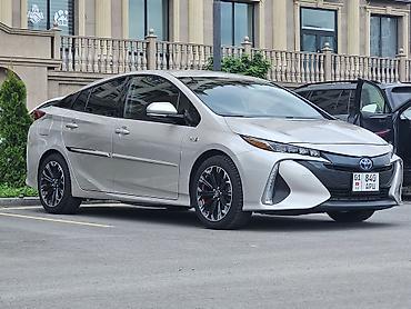 16000: Toyota Prius: 2018 г., 1.8 л, Гибрид, Хэтчбэк — 2