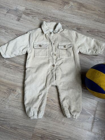 верхняя одежда бу: Продаю детский комбез вельветовый, внутри мех, размер 90см, цена 600