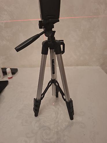 lazer olcu: Məhsul: Bosch UniversalLevel 2 xətt lazeri + üçayaq Xüsusiyyətlər: - — 1