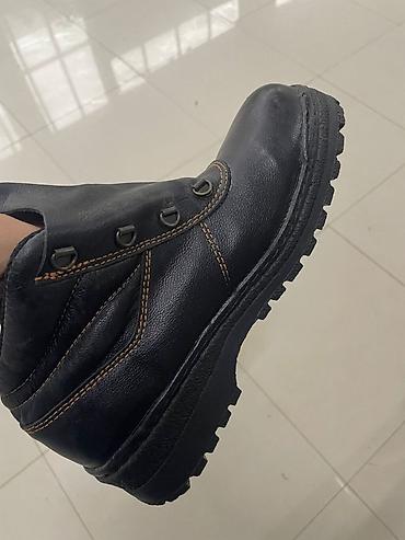 Qara rəngli iş/trekking tipli ayaqqabı - Material: qalın, toxumalı