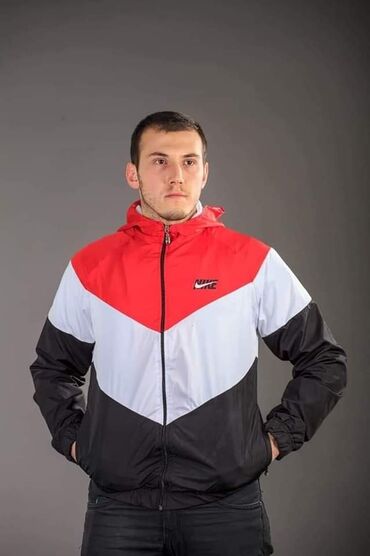 Sportska odeća: Muski suskavac
Vrhunski kvalitet
M L XL XXL
Cena 3700 din — 14