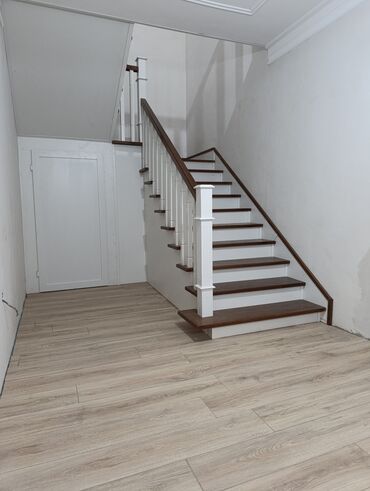 Деревянные лестницы: Стильная деревянная лестница, выполненная в классическом стиле — 6