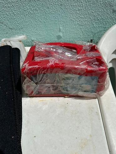 буква л кока кола: Coca‑Cola masaüstü salfetlik dispenseri - Brend dizaynlı, kompakt — 2