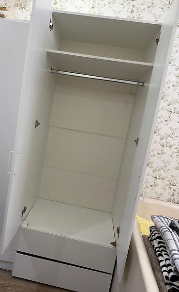 siyirmeli: Ağ rəngli iki qapılı paltar dolabı - Minimalist dizayn, ağ korpus və — 2