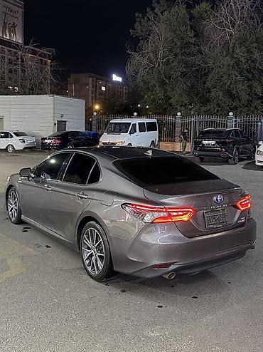 Toyota: Toyota Camry: 2021 г., 2.5 л, Автомат, Гибрид, Седан — 2