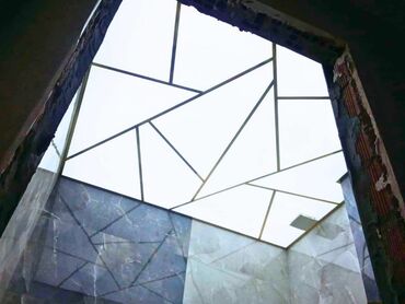 qapllar ev: İşıqlı tavan sistemi – “qırıq xətt” (geometrik) dizayn - Gərgin tavan