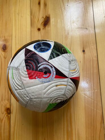 Бассейны: Futbol topu – Size 5 - Ölçü: 5 (standart böyük ölçü) - Material