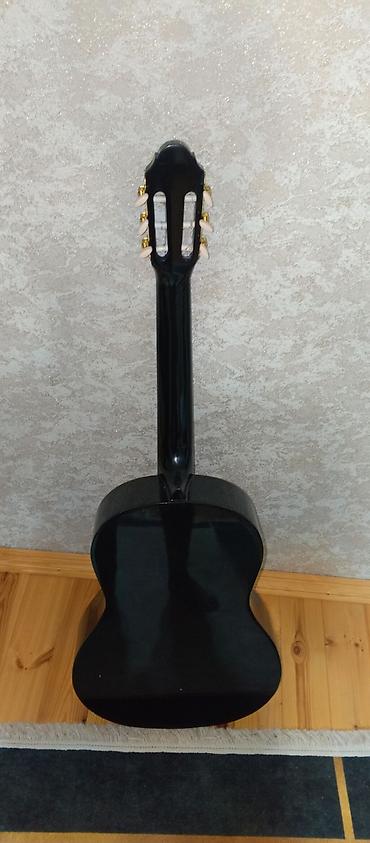 gitara klasik: Gitara satılır. Səliqəli istifadə olunub və ümumi vəziyyəti yaxşıdır — 2