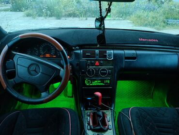 ключ машины: Mercedes-Benz E 240: 1998 г., 2.4 л, Механика, Бензин, Седан