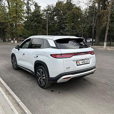 BYD: BYD Song L: 2024 г., 1.5 л, Робот, Гибрид, Кроссовер — 4