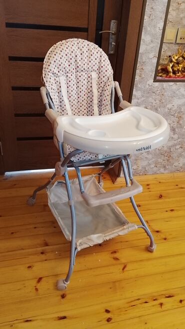 сколько стоит лабубу в азербайджане: Yemək masası satılır normal vəziyyətdədir oturacağı yaxşı vəziyyətdə