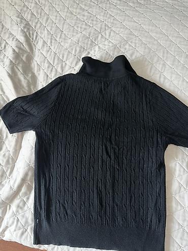 polo köynək: Qara rəngli qısaqollu polo köynək

1 defe geyinilib, razmer XS — 2