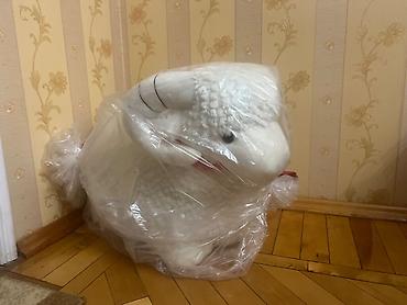 toy pudil: Böyük ölçülü yumşaq oyuncağ – qoyun/qoç fiquru - Rəng: ağ, qara göz — 1