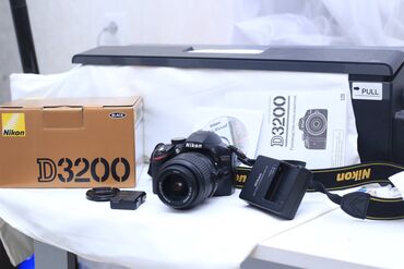 NIkon d3200 satilir 18-55mm lens batayrea ve zaryadnoy 4 gb kart