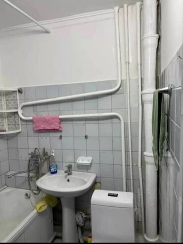 2 комнатная квартира в бишкеке купить: 2 бөлмө, 44 кв. м, 104-серия, Эски ремонт
