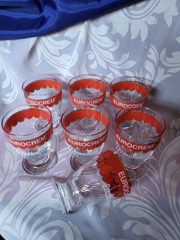 Čaše: Case nove vintaz,eurokrem. Case bez ostecenja sve na njima odsjaj na lalafo.rs — 8 Čaše: Case nove vintaz,eurokrem. Case bez ostecenja sve na njima odsjaj — 8