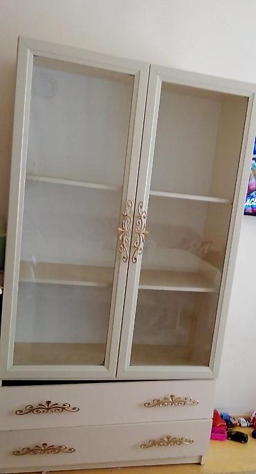 mebel işlenmiş: Şüse vitrin alt siyirme hissəsinin mexanizmi deyisilmelidi - Rəng — 1