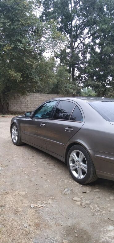 Mercedes-Benz: Mercedes-Benz E 220: 2.2 l | 2008 il Sedan — 4