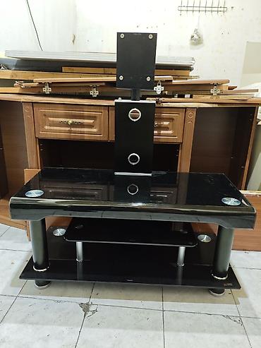 televizor alti dizayn alcıpan: Şüşə TV stendi və divar/brakent tipli VESA montajlı panel - Material — 1