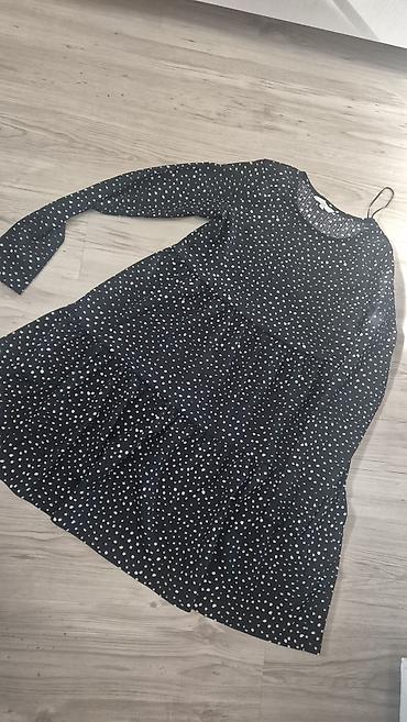 Ostala ženska odeća: Lot ženske garderobe – 4 komada 1) Crni džemper sa dodatkom bele — 7