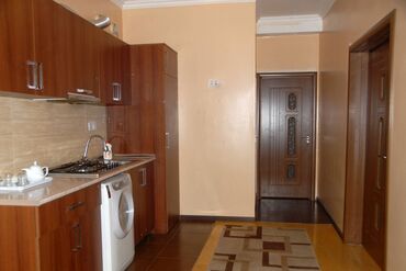 Uzunmüddətli kirayə mənzillər: Neftciler metrosundan 3-4 deqiqelik piyada mesafede, Yenitikilinin — 4