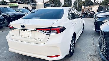 corolla 2022: Toyota Corolla: 2022 г., 1.8 л, Вариатор, Гибрид, Седан — 2
