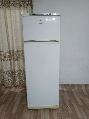холодильник для выпечки: Холодильник Indesit, Б/у, Двухкамерный, De frost (капельный), 60 * 170 * 60