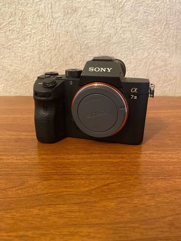 Fotokameralar: Yaxşı vəziyyətdə Sony A7 III 28-70 mm ilə birlikdə satıram. Ustada