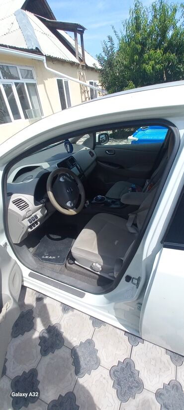 срв 2012: Nissan Leaf: 2012 г., 0.1 - engine capacity л, Вариатор, Электромобиль, Седан