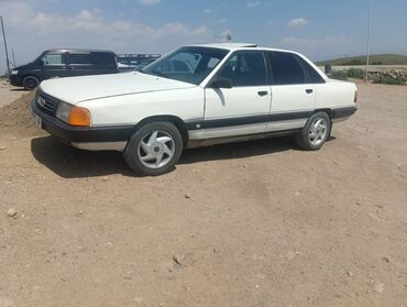 купить двигатель опель вектра а 1.6: Седан Audi 100 белого цвета. Автомобиль с люком на крыше, что